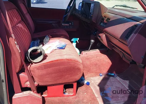 1993 Chevrolet Suburban K1500 из США, поврежденный, VIN 1GNFK16KXPJ321381